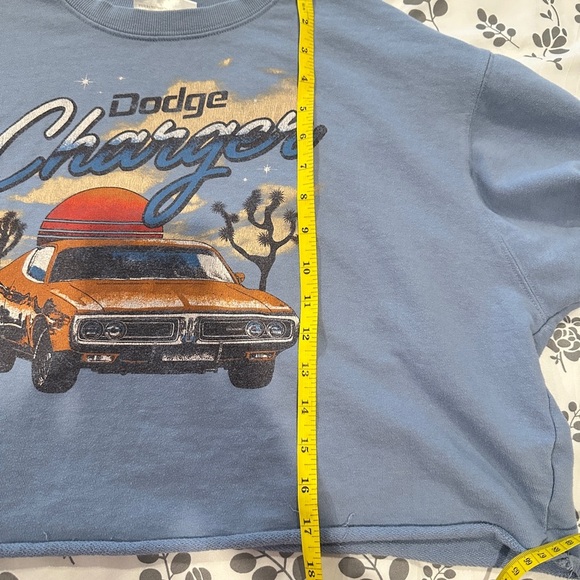 Dodge Charger Women's sz XL Blue Cropped Distressed Sweatshirt Retro 70s - Picture 8 of 9